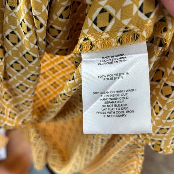 Jones Yellow & Blk Patterned Women’s S Buttoned Up Blouse w/wide Split Cuffs - Picture 7 of 8